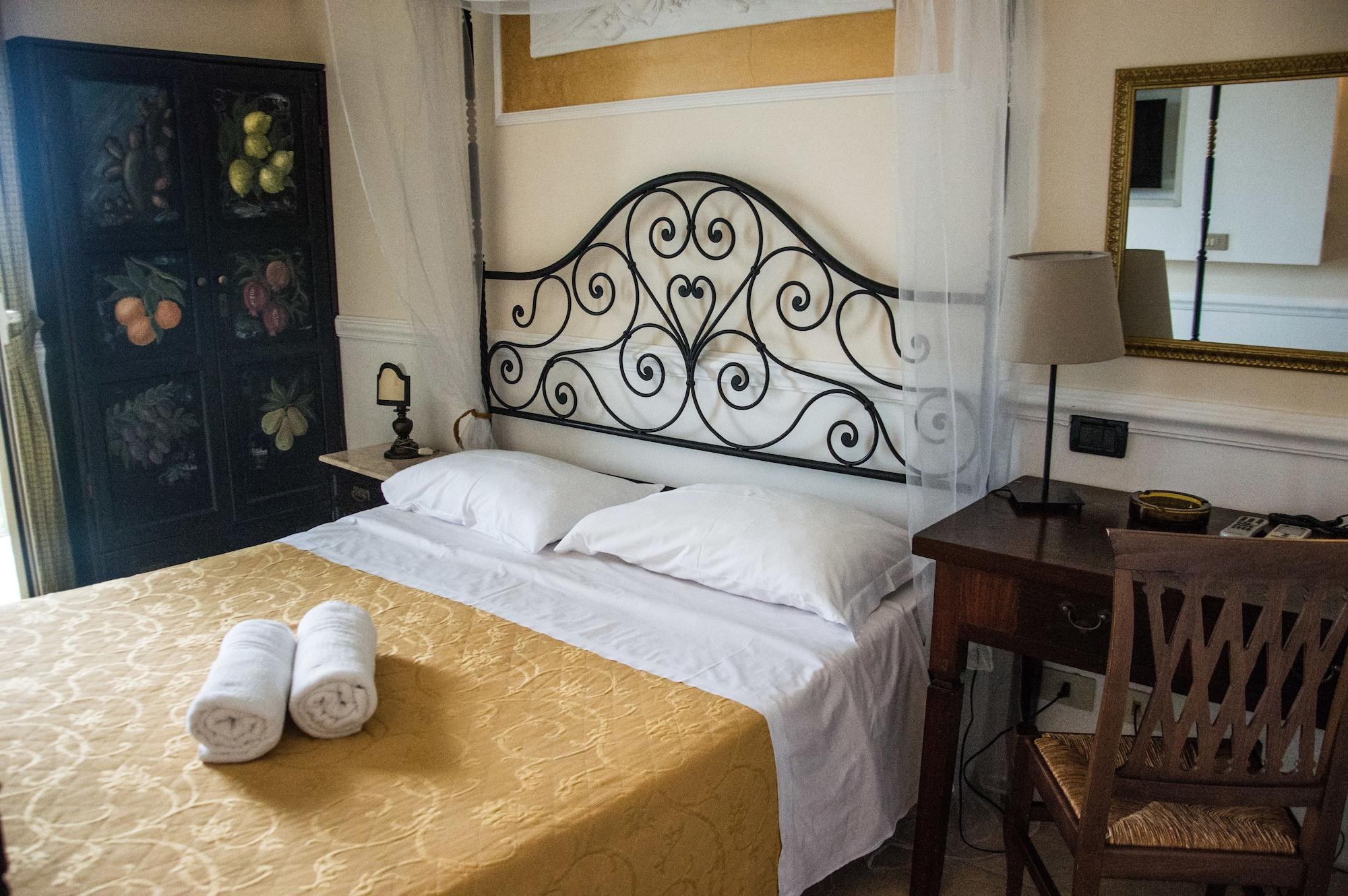 Hotel & Apartments Villa Linda Giardini Naxos Exterior foto