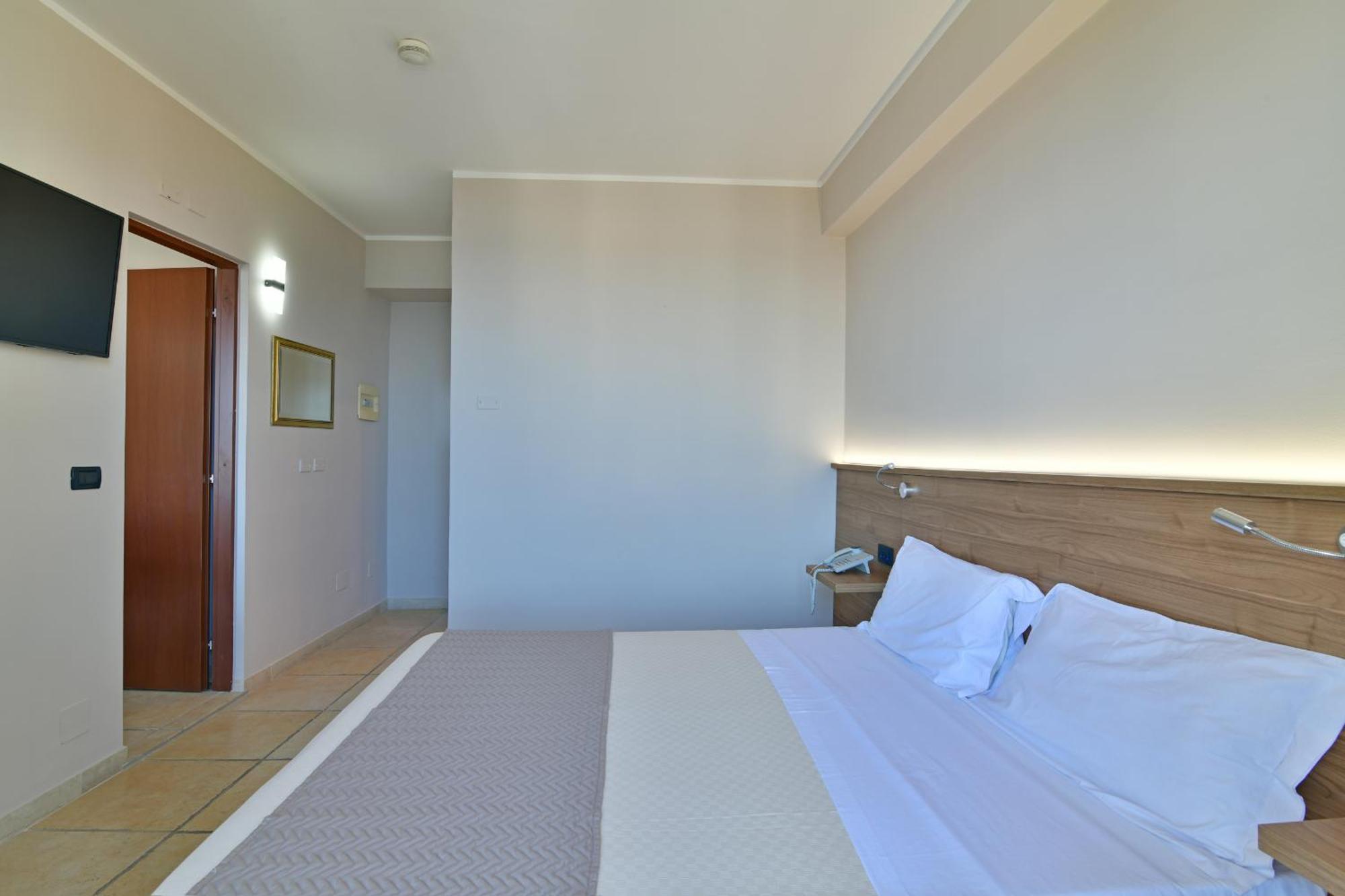 Hotel & Apartments Villa Linda Giardini Naxos Exterior foto