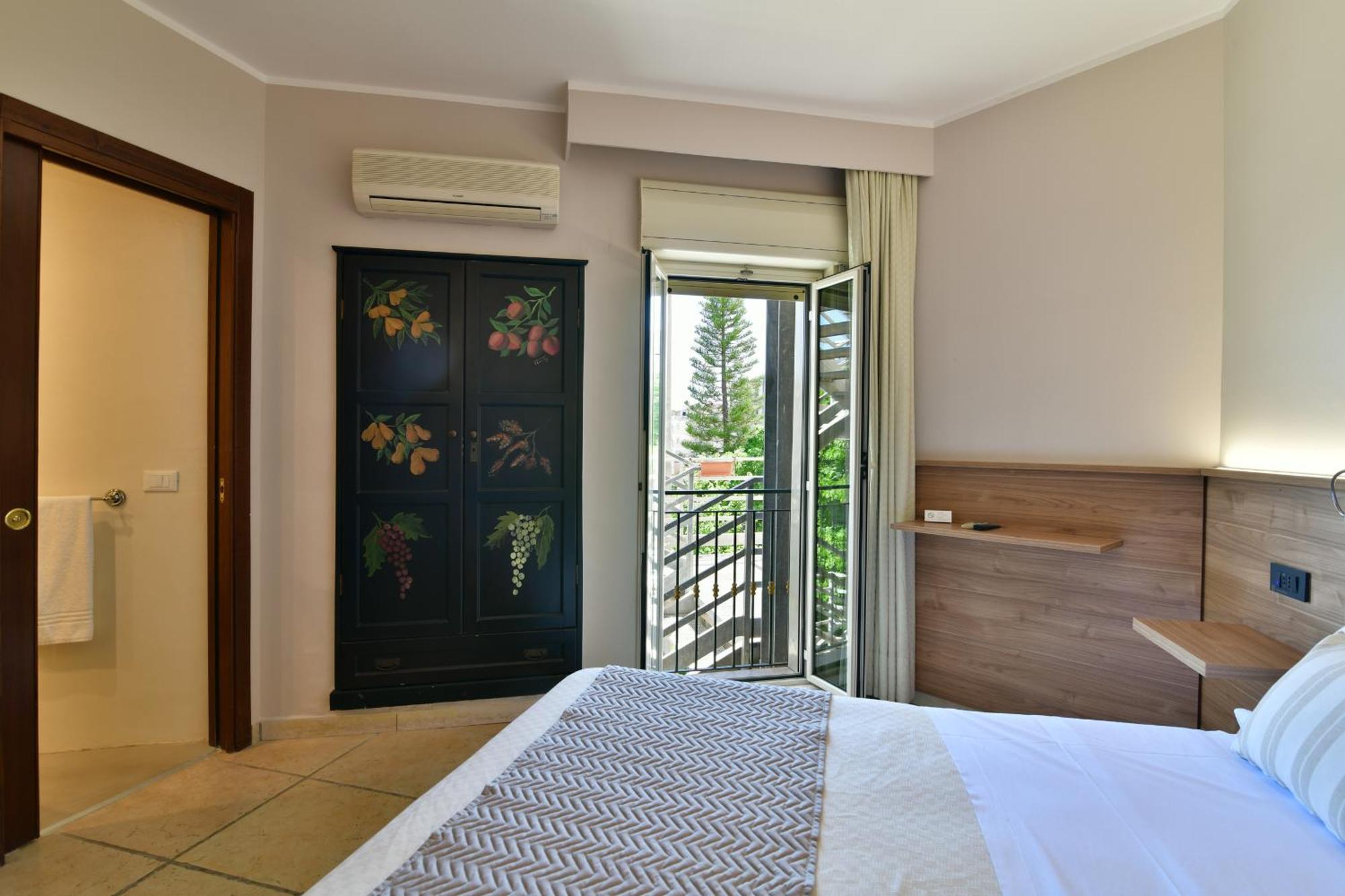 Hotel & Apartments Villa Linda Giardini Naxos Exterior foto
