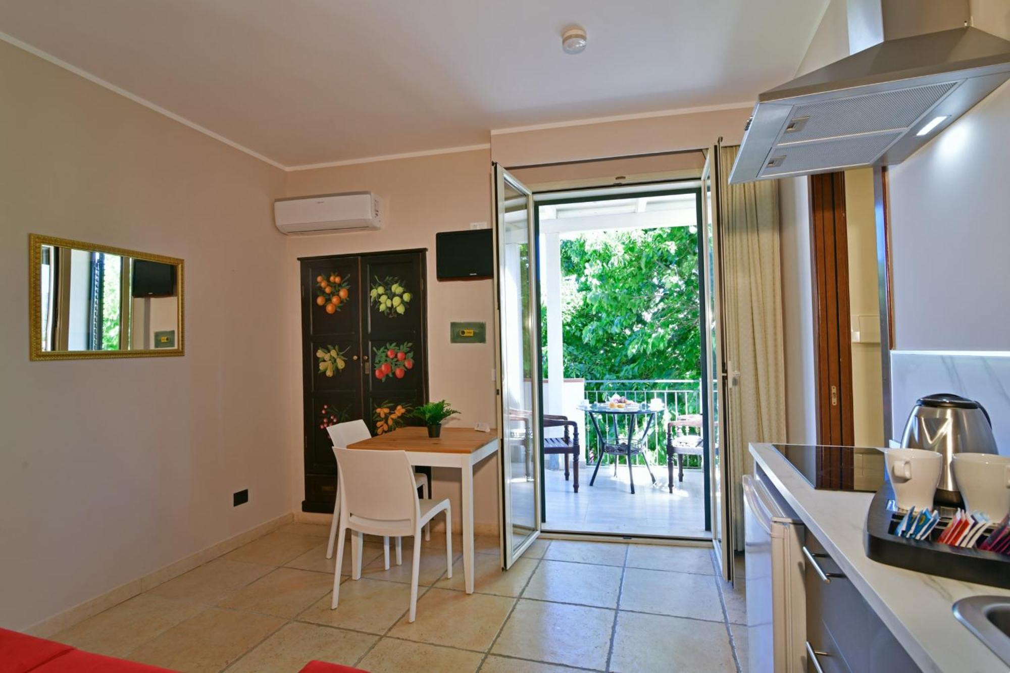 Hotel & Apartments Villa Linda Giardini Naxos Exterior foto