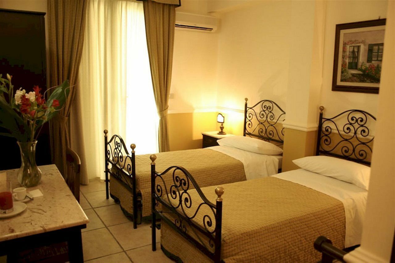 Hotel & Apartments Villa Linda Giardini Naxos Quarto foto